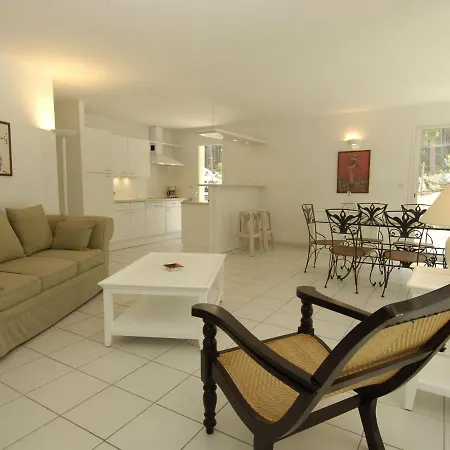 In Aquitaine With Private Pool & Villa Lacanau